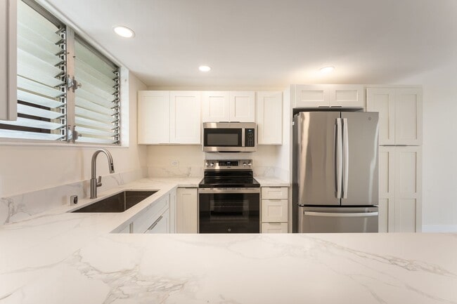 Building Photo - Newly Renovated. Ocean & Marina Views. Assigned Parking.