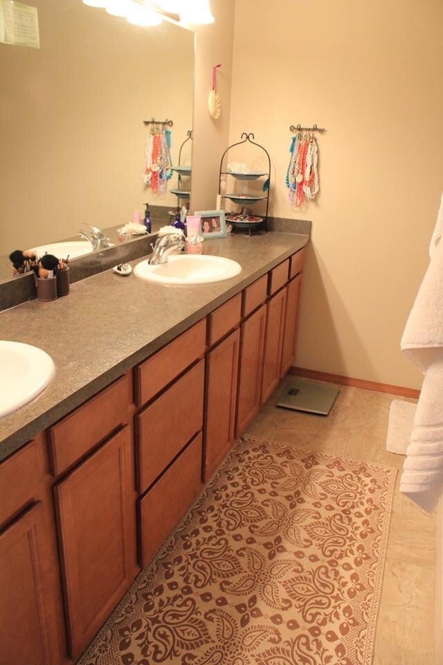 Double vanity on suite - 2803 Susie Ct