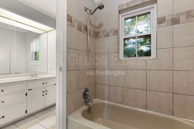 Building Photo - 1308 White River Dr