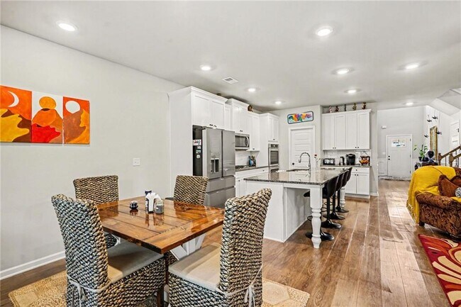 Building Photo - 521 Redchurch Dr