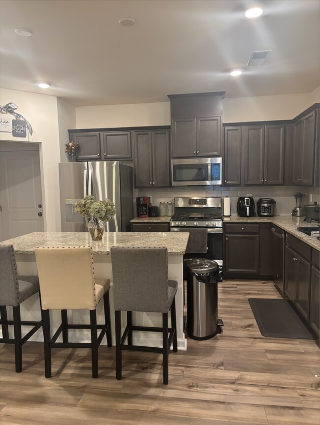 Building Photo - !! MOVE IN SPECIAL: Get $500 OFF!! Stunning 3 Bed / 2.5 Bath End Unit Townhome in Prime Concord L...