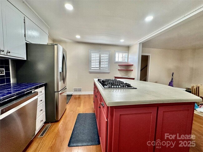 Building Photo - 2063 Eaton Rd