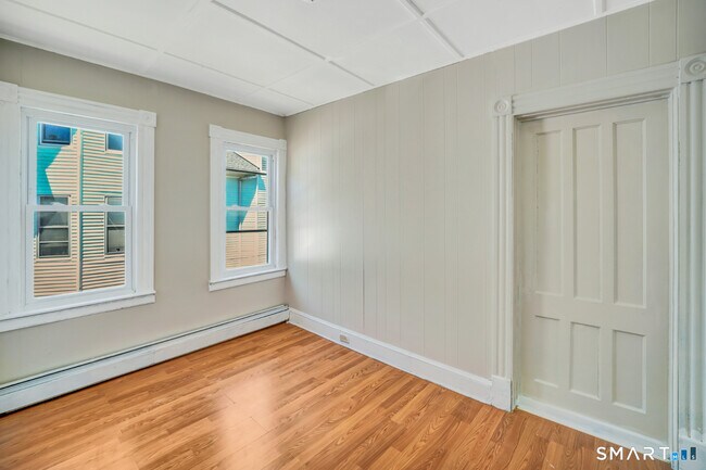 Building Photo - 221 Willow St