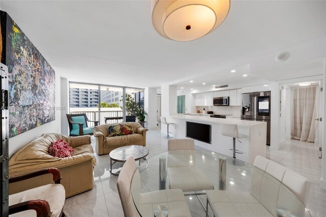 Building Photo - 2655 Collins Ave