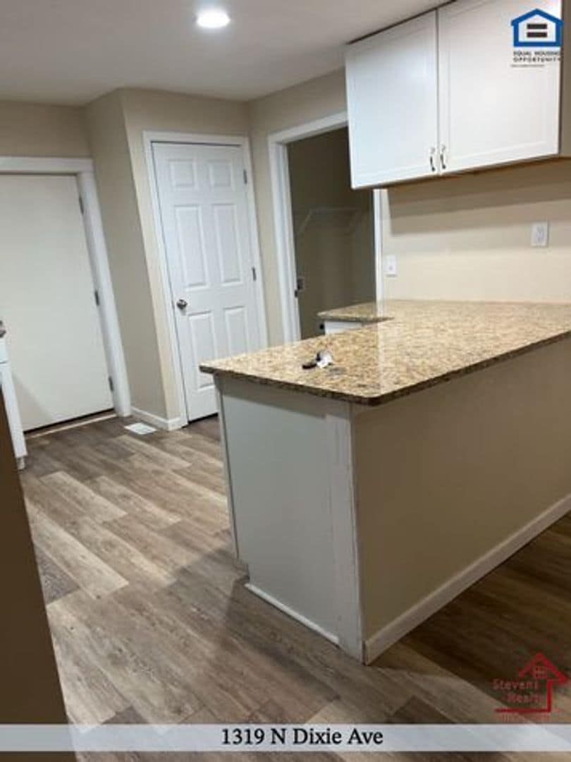 Building Photo - 1319 N Dixie Ave