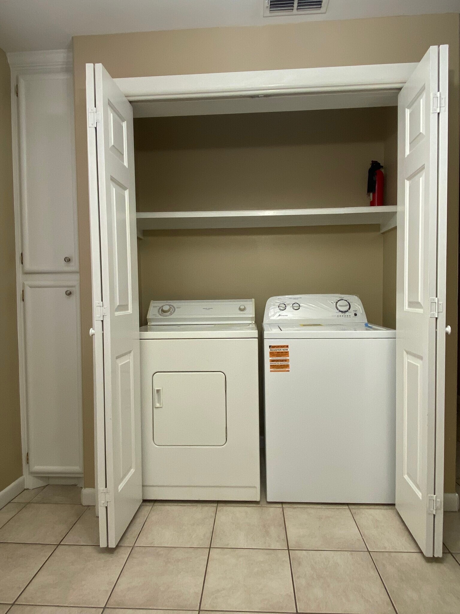 Building Photo - 1209 Swallow Ave