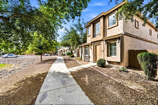 Building Photo - 1637 S Wildrose