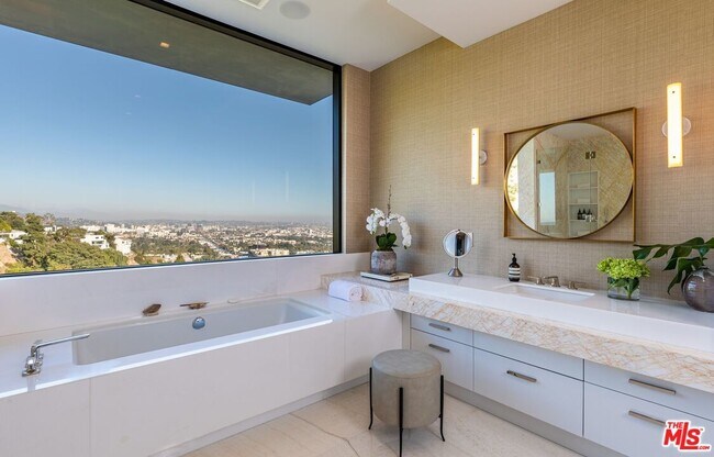 Building Photo - 8366 Sunset View Dr