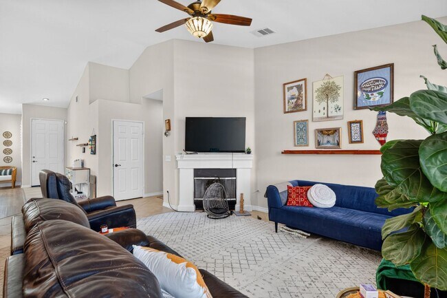 Building Photo - 1528 Knoll Park Glen