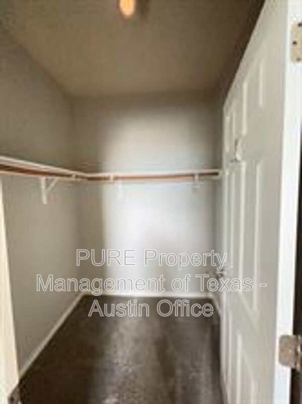Building Photo - 205 College St