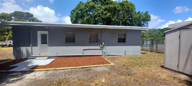 Building Photo - 1810 S 32nd St