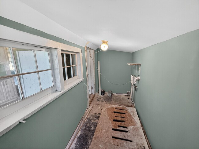 Building Photo - 216 Rollins St