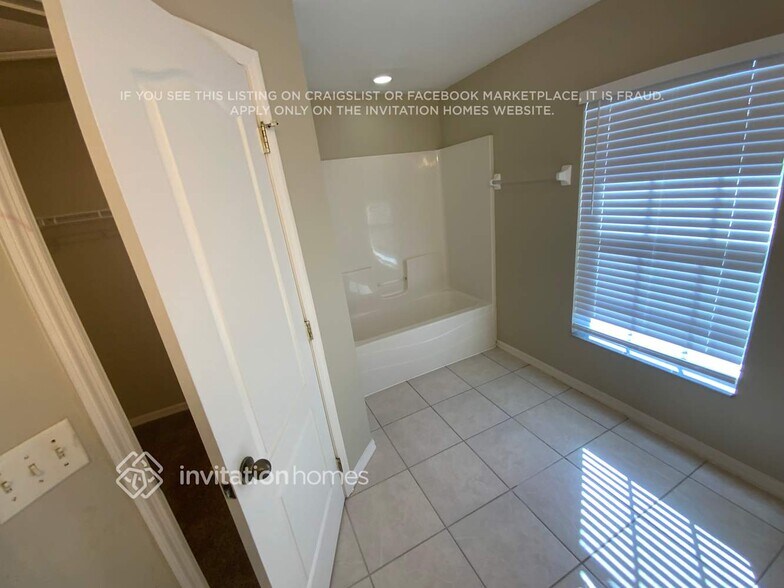 Building Photo - 425 SE 13th Ct