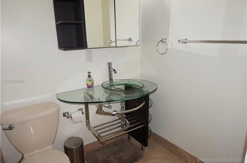 Large Bathroom Area - 252 Jefferson Ave