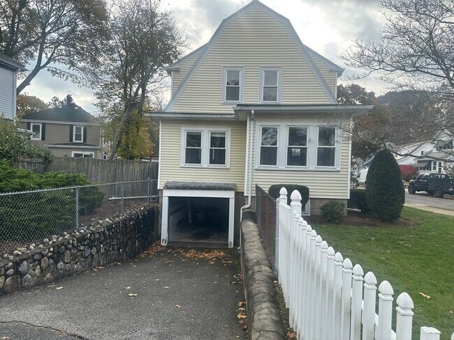 Building Photo - 238 Ashcroft Rd