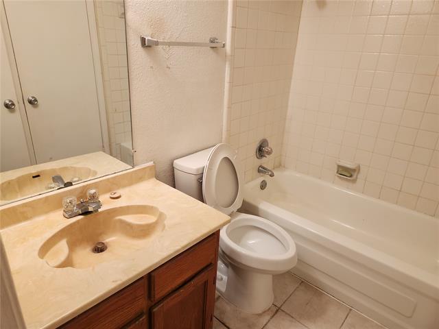 Building Photo - 9813 Walnut St