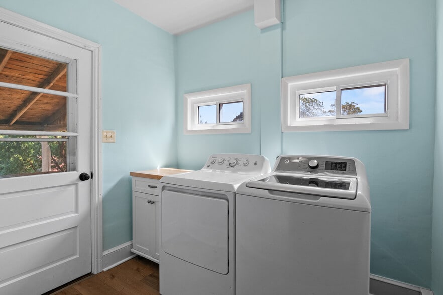 Laundry Room - 525 Main St