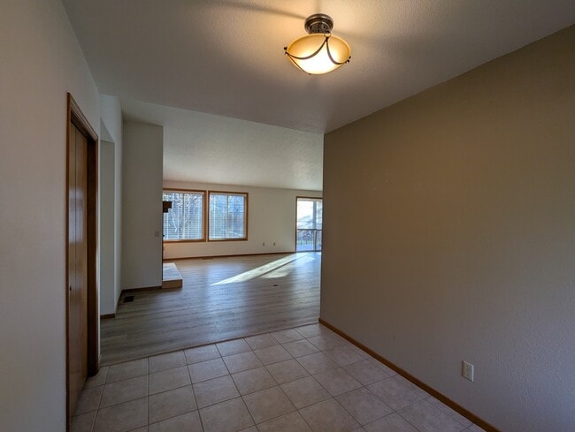 Building Photo - 1315 NE Paula Dr