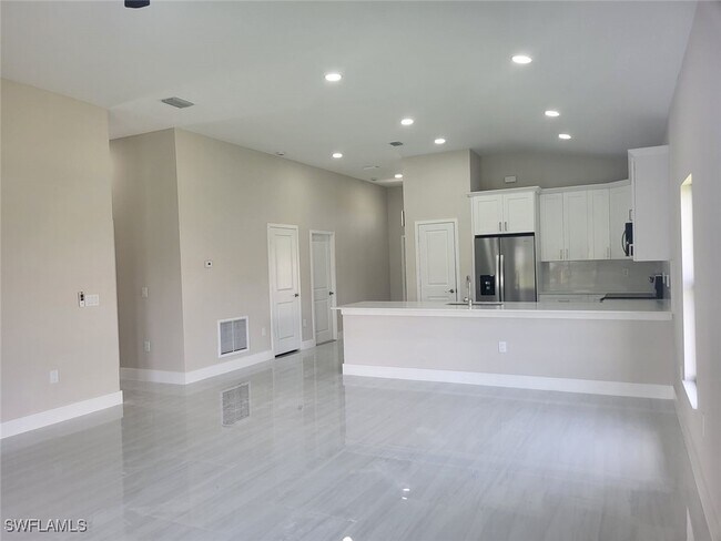 Building Photo - 855 SW 15th Terrace