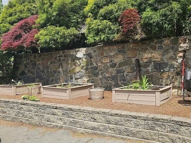 Building Photo - 23 Ingalls Terrace