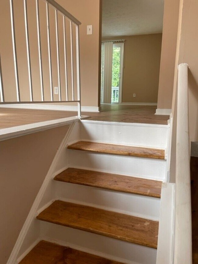 Building Photo - 135 Grenoble Rd