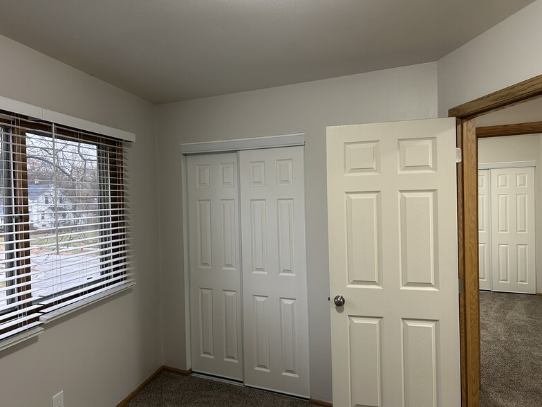 Building Photo - 609 Linden Ave