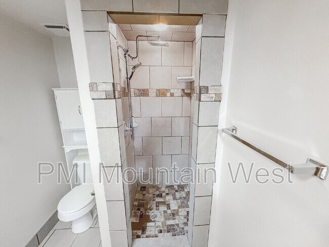 Building Photo - 142 N 200 W