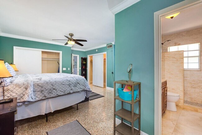 Building Photo - 145 SE 3rd Ave