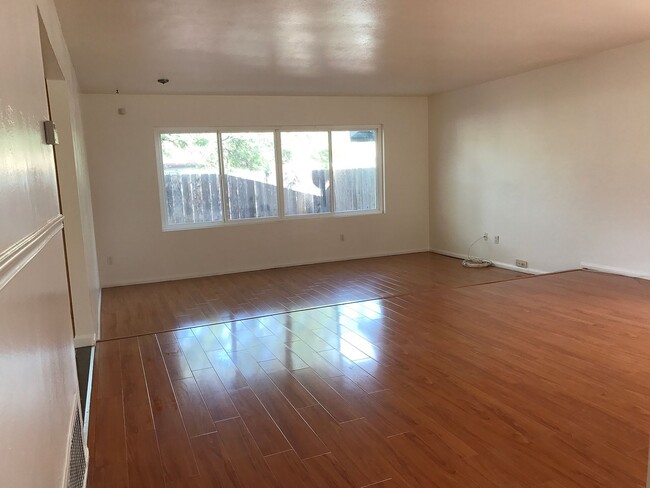 Building Photo - 13535 Celestial Rd
