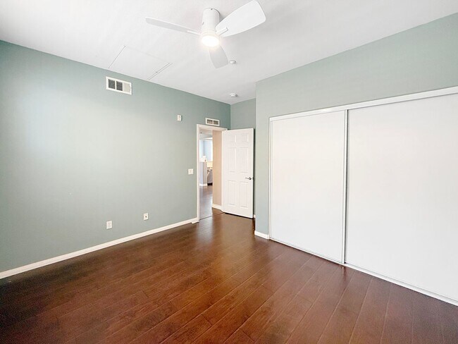 Building Photo - Charming 2BR/2BA Home with Attached Garage...