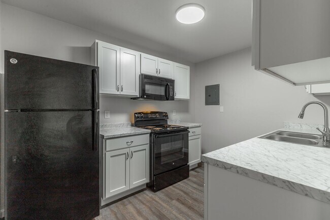 Building Photo - Updated 2 Bedroom Home in Red Bank