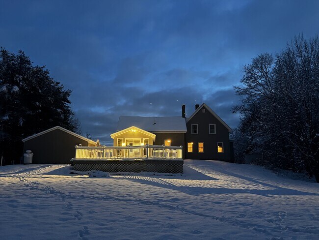 Building Photo - 252 Windsor St