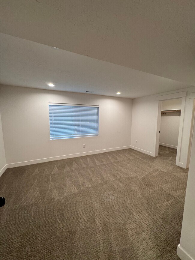 Building Photo - 11302 S Silver Ridge Dr