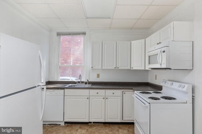 Building Photo - 702 S Braddock St