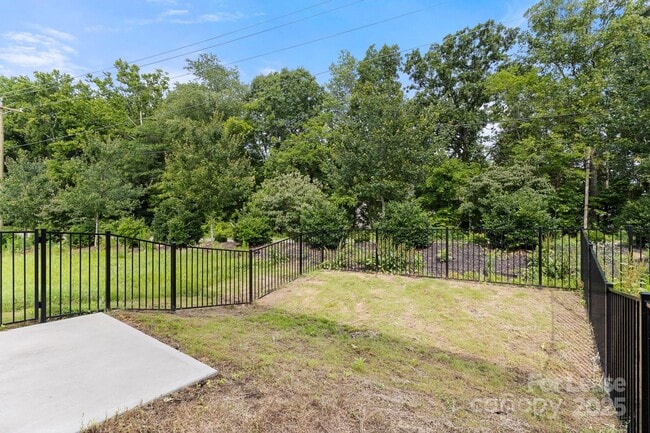 Building Photo - 110 Blakeslee Ct