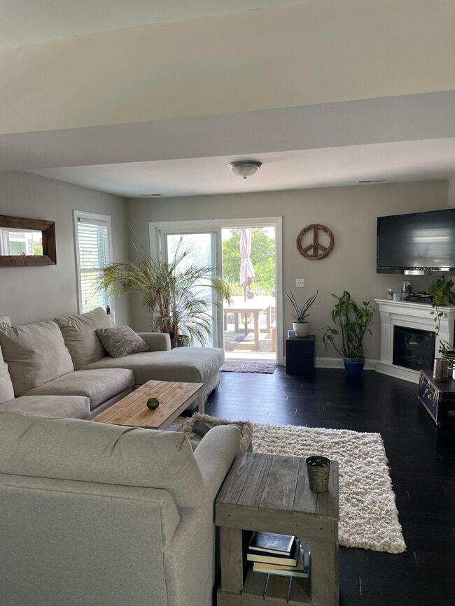 Building Photo - 4 Monmouth Pl