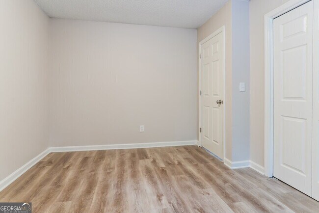 Building Photo - 3280 Pond Ridge Trail