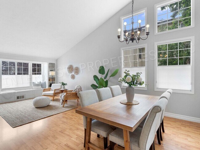 Building Photo - 4+ Bedroom Tigard Home With a Beautiful Vi...