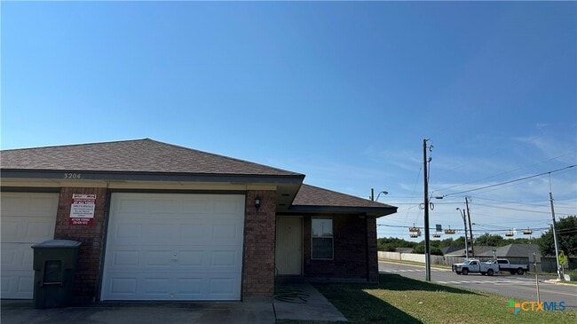 Primary Photo - 3204 Raven Dr