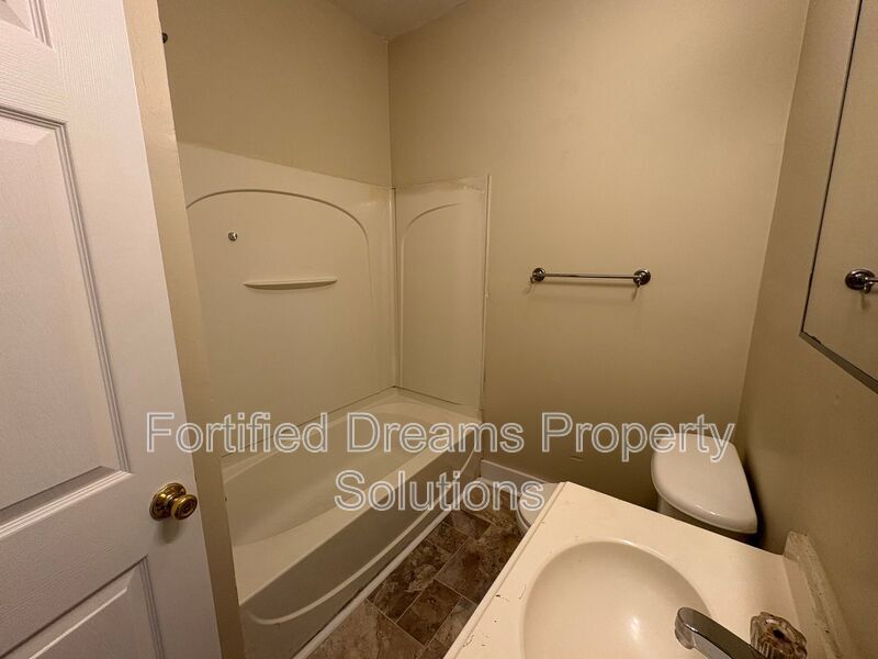 Building Photo - 2354 N Patterson Ave