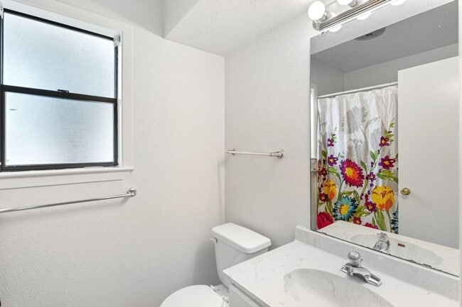 Building Photo - Available Now: Nestled in the Heart of Golf Course in Woodcreek