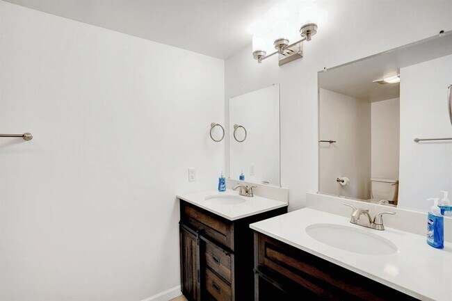 Building Photo - 301 Tatum Rd