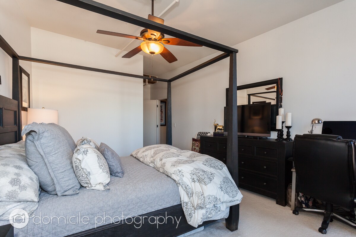 Building Photo - 1735 W Diversey Pkwy