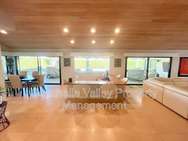 Building Photo - 48550 Valley View Dr