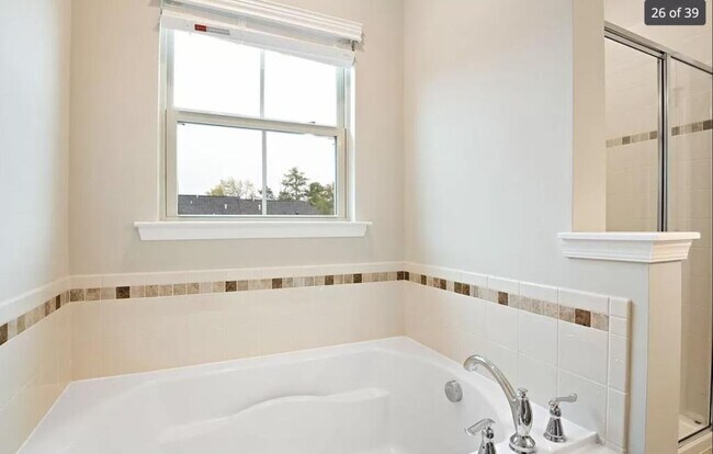 Building Photo - 16621 Gossamer Dr
