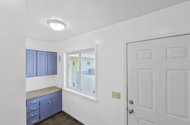 Building Photo - Spacious 4-Bedroom Home with Stunning Hilltop Views in Fortuna, CA