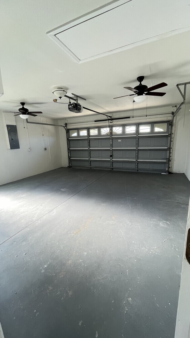 Building Photo - 213 SE 21st St