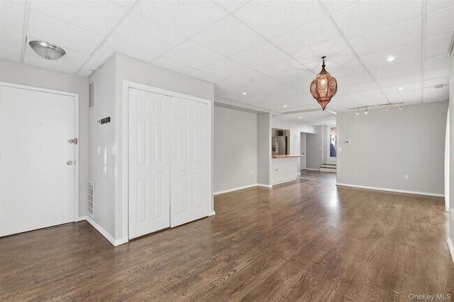 Building Photo - 248 Depew Ave