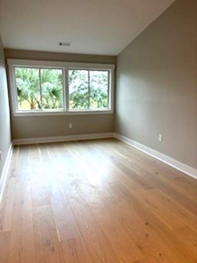 Building Photo - Broad Creek Landing