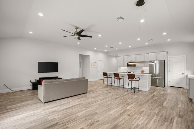 Building Photo - 9825 Evening Canopy Dr